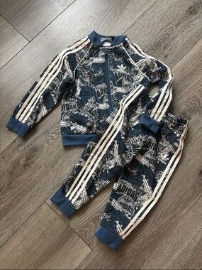 ADIDAS - Blue and Cream Kids Graphic Track Jacket & Pants, size 12 months